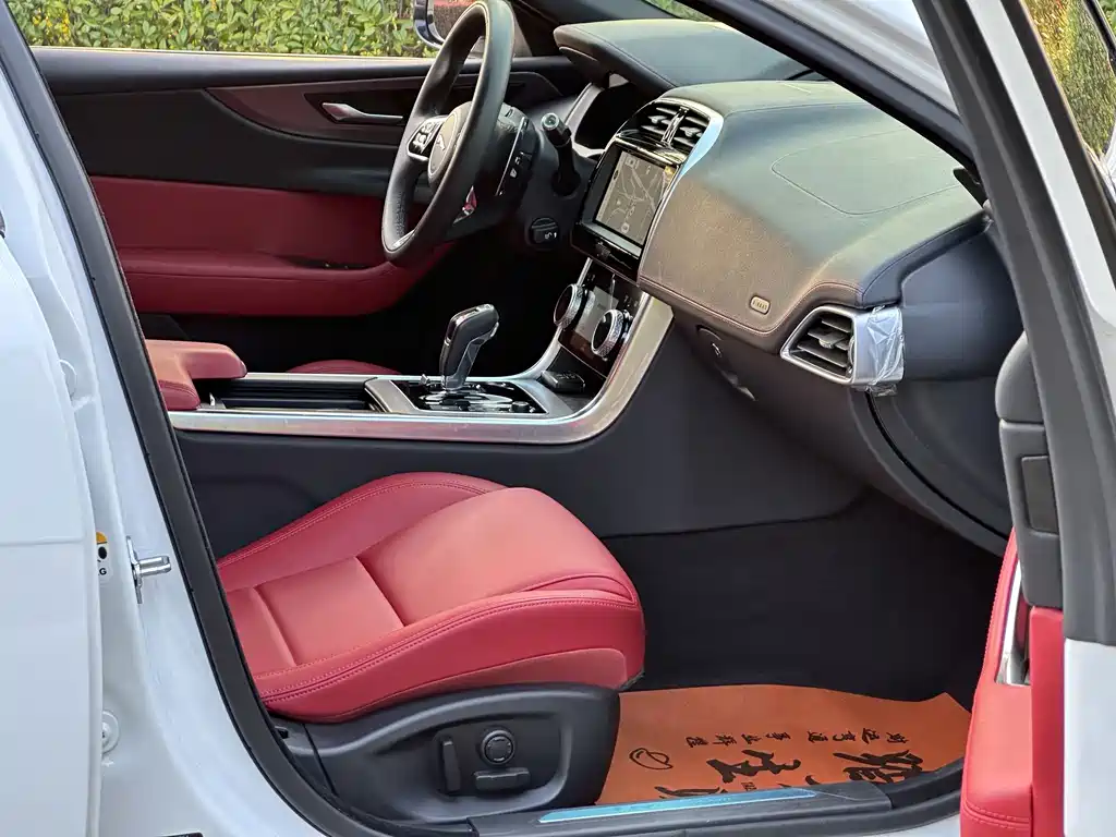 Jaguar XEL — миниатюра 6