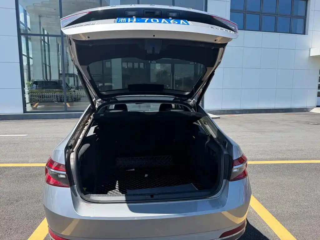 Skoda Superb — миниатюра 9