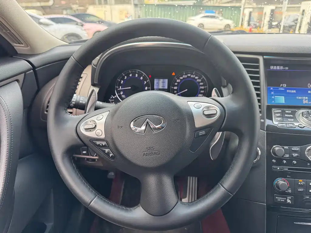 Infiniti QX70 — миниатюра 10