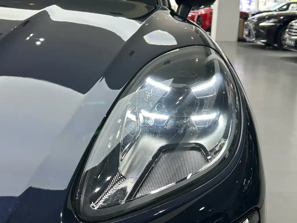 Porsche Macan — миниатюра 13