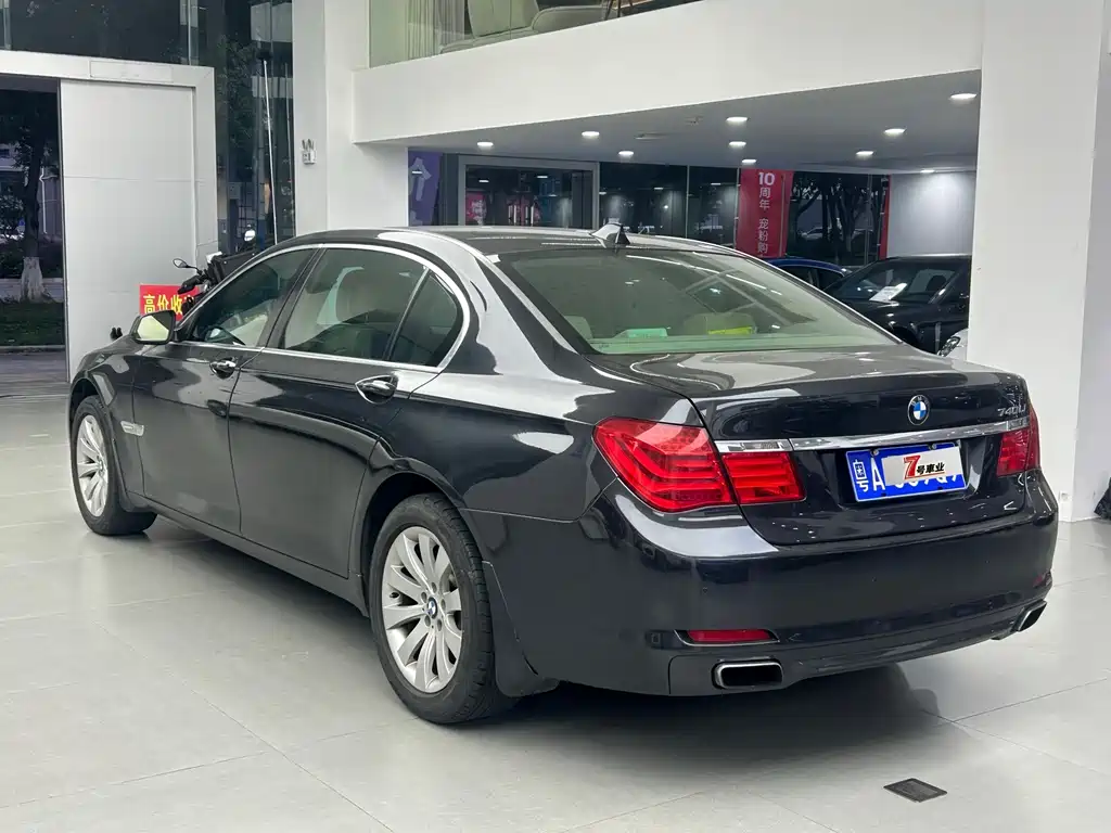 BMW 7 Series — миниатюра 12