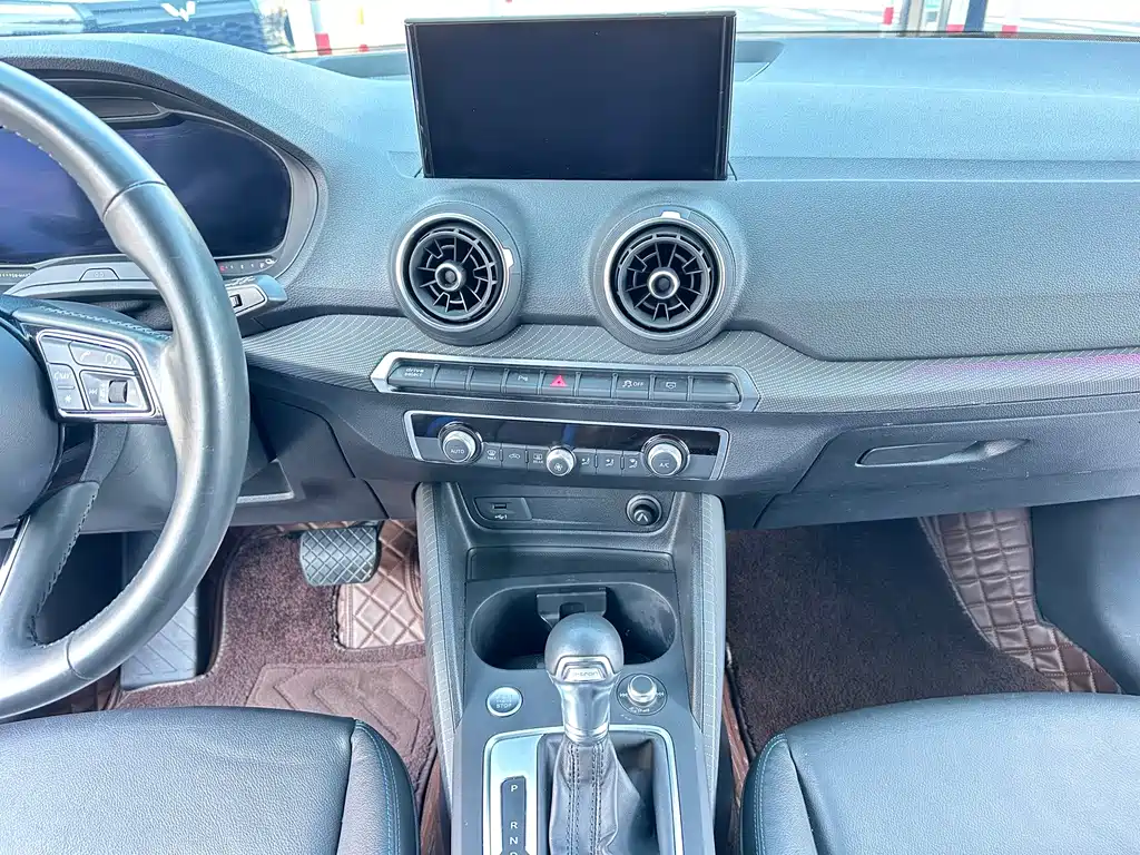 Audi Q2L e-tron — миниатюра 13