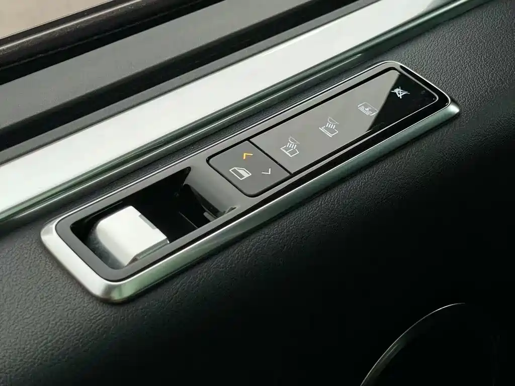 Land Rover Range Rover — миниатюра 16