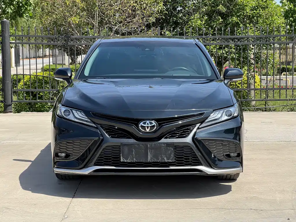 Toyota Camry 2.5S Sharp Fashion Edition, фото 2