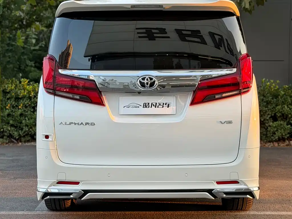Toyota Alphard — миниатюра 4
