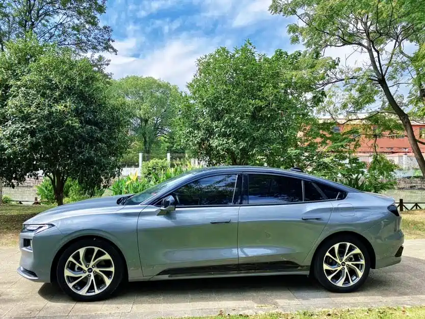 Ford Mondeo — миниатюра 7