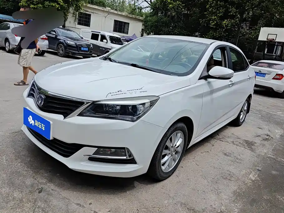 Купить Changan V7