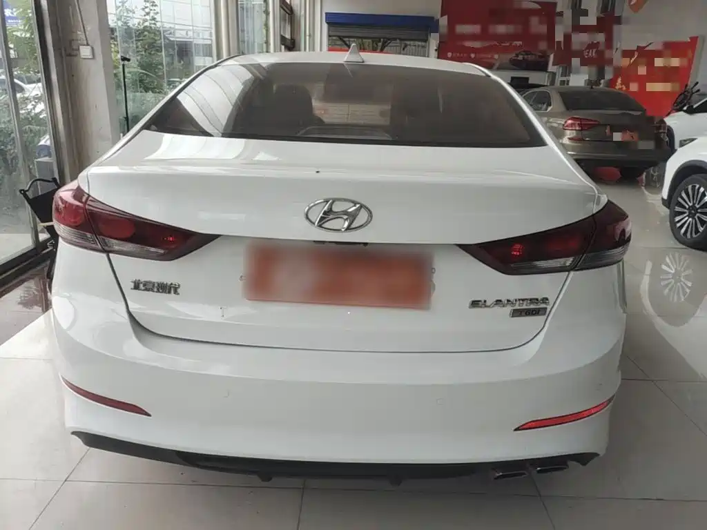 Hyundai Elantra — миниатюра 6