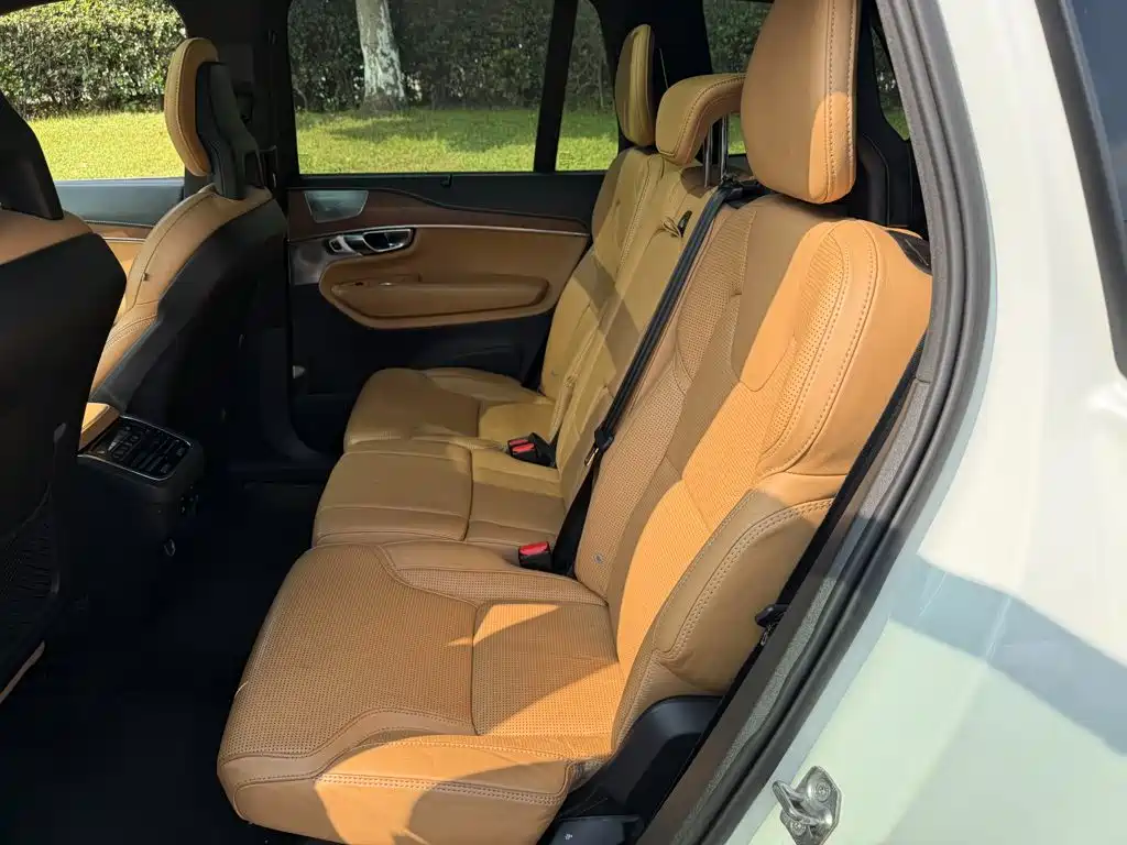 Volvo XC90 — миниатюра 12