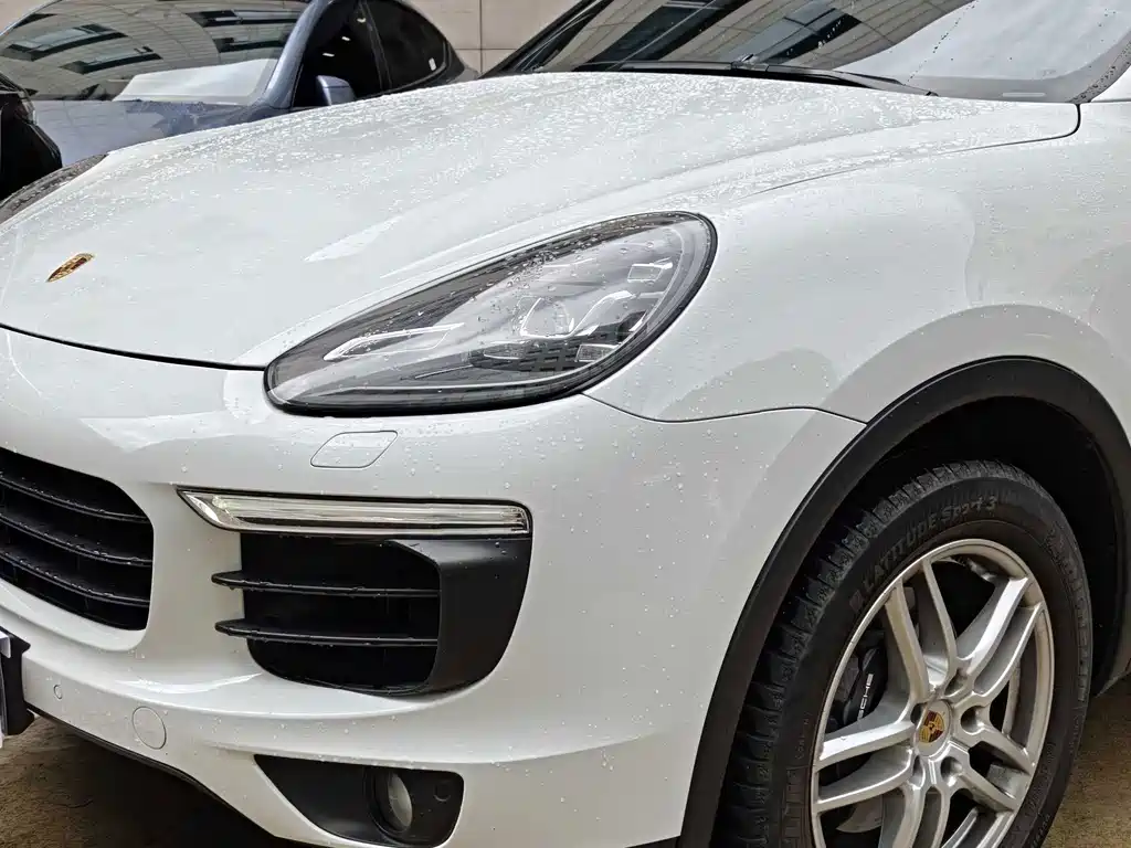 Porsche Cayenne — миниатюра 7
