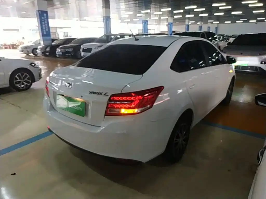 Toyota Yaris L — миниатюра 7