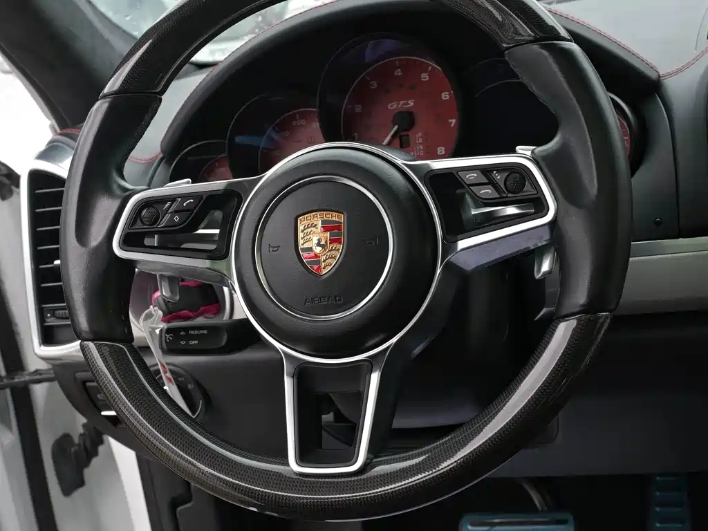 Porsche Cayenne — миниатюра 9