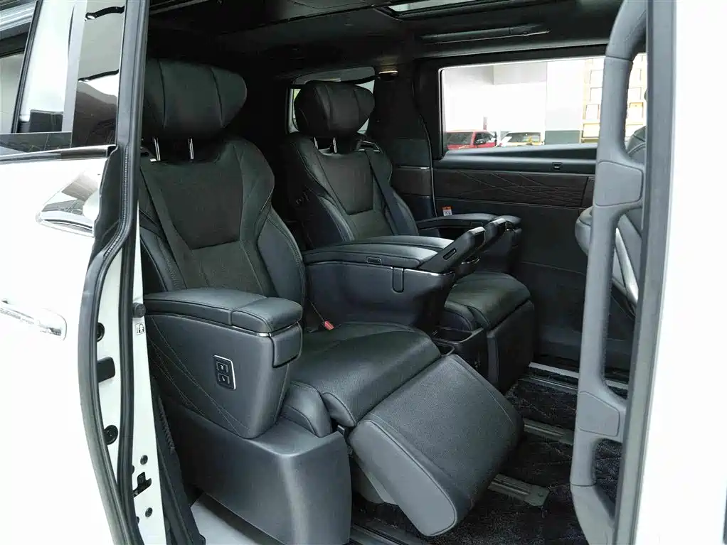 Toyota Vellfire — миниатюра 13
