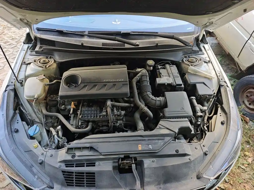 Hyundai Elantra — миниатюра 16