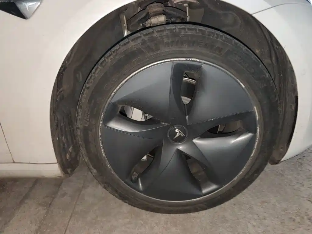 Tesla Model 3 — миниатюра 8