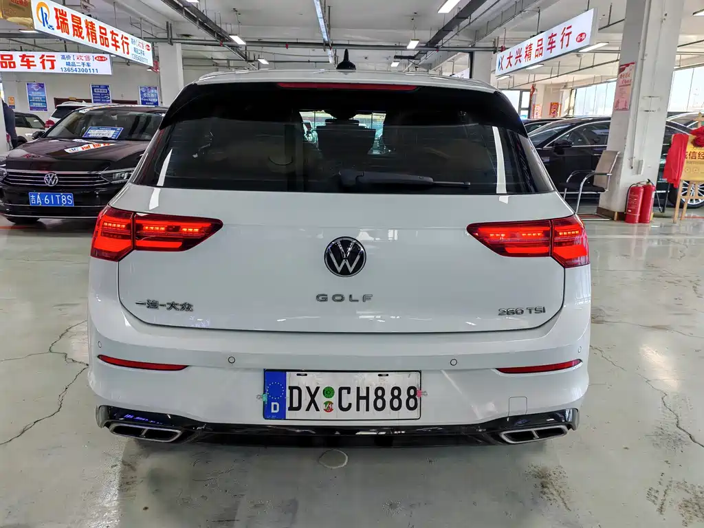 VOLKSWAGEN GOLF