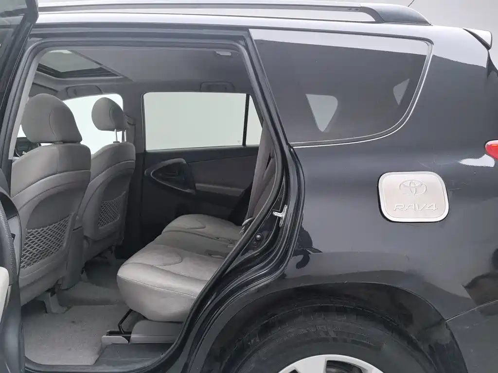 Toyota RAV4 — миниатюра 15