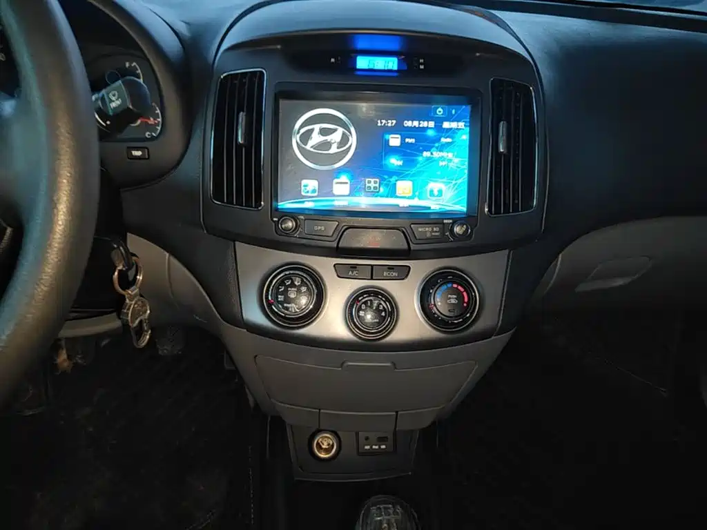 Hyundai Elantra — миниатюра 13