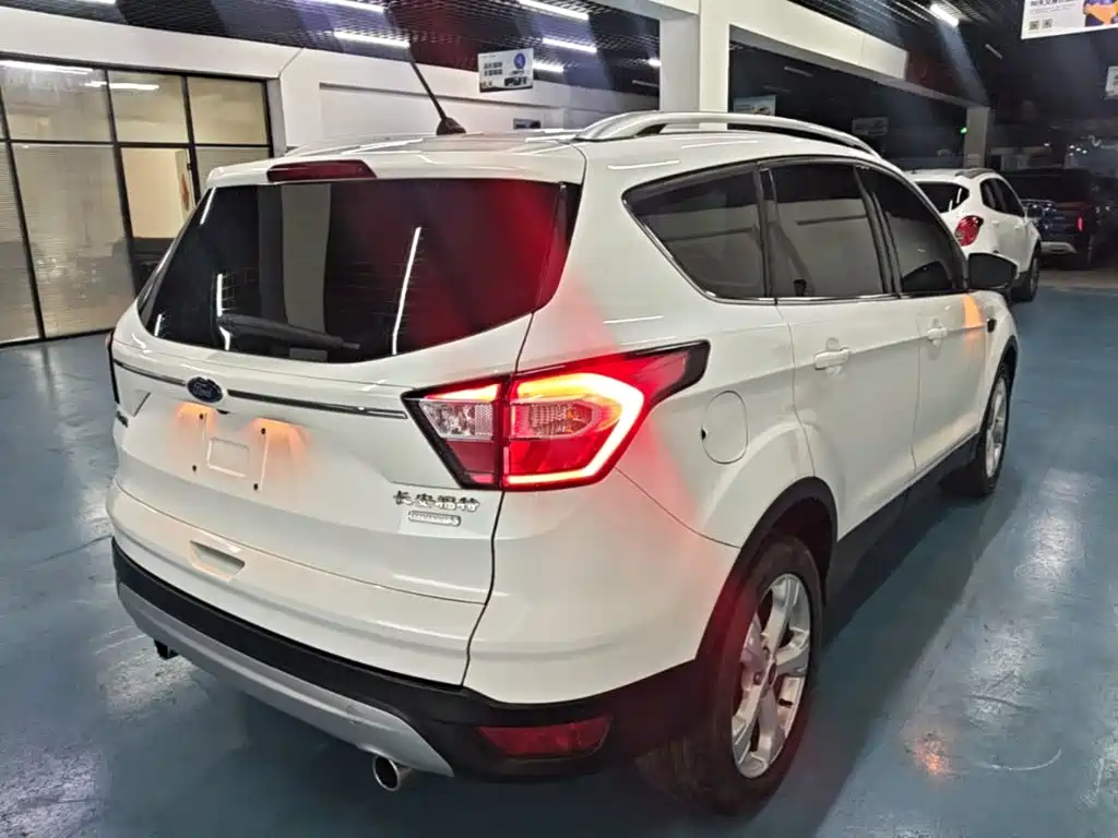 Ford Kuga — миниатюра 7