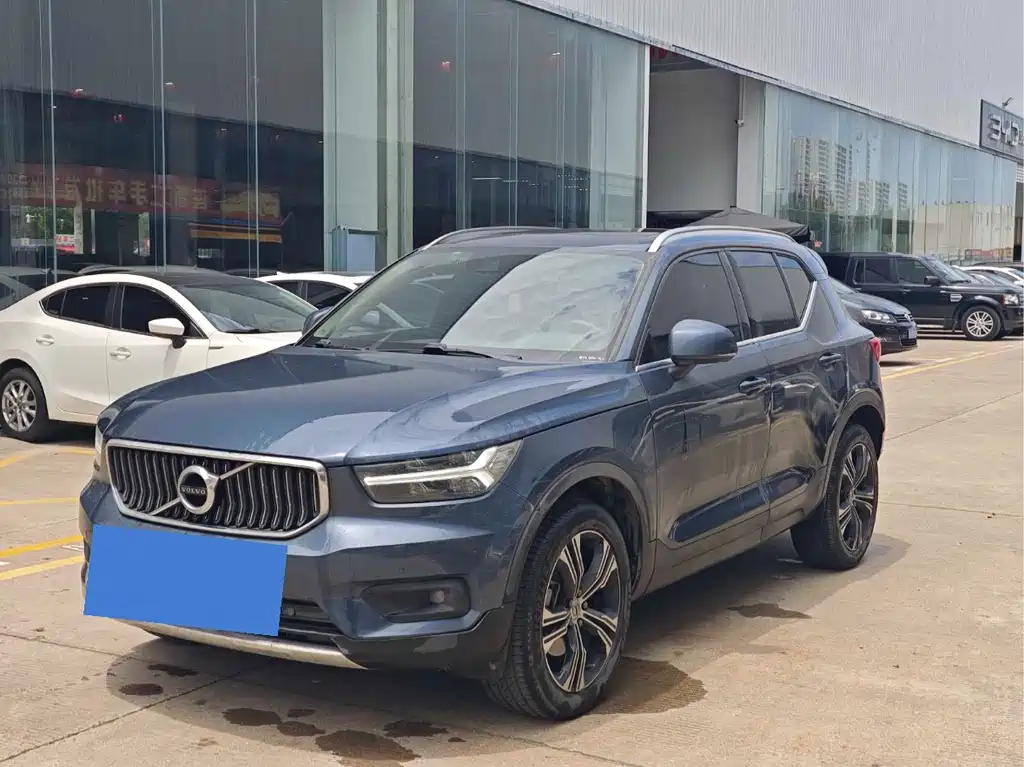 Купить Volvo XC40