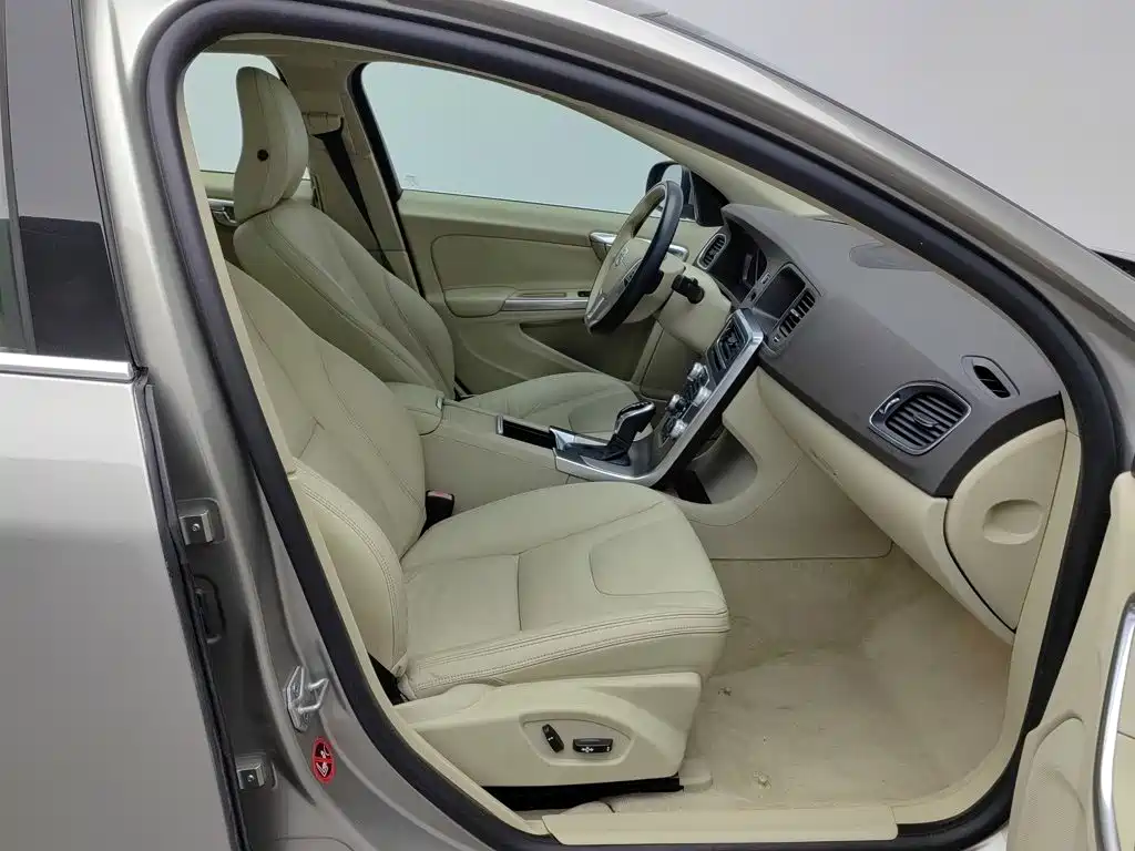 Volvo S60 — миниатюра 23
