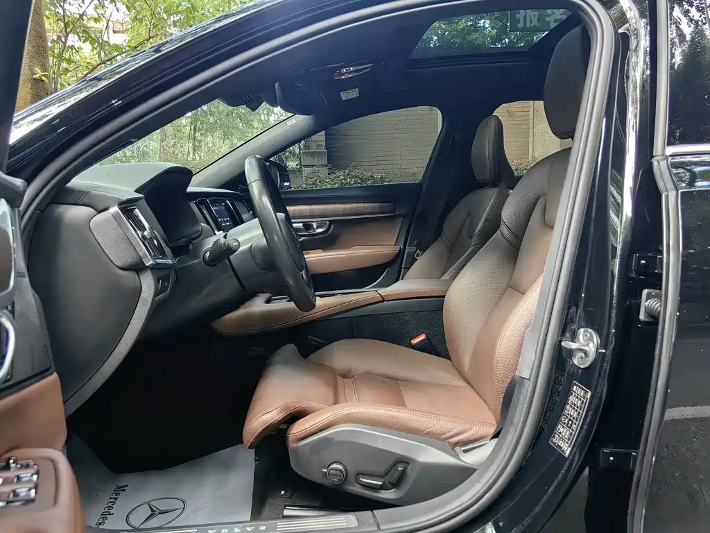 Volvo S90 — миниатюра 10