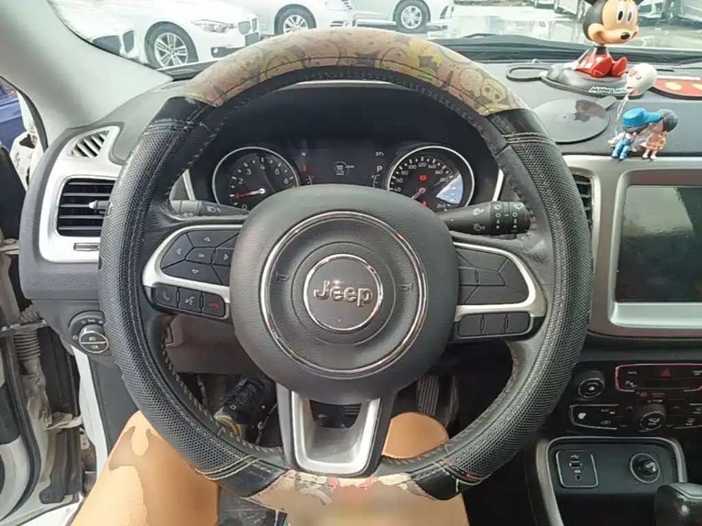 Jeep Compass — миниатюра 11