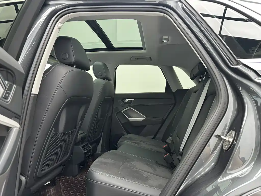 Audi Q3 2023 35 TFSI Fashion (1.4T)