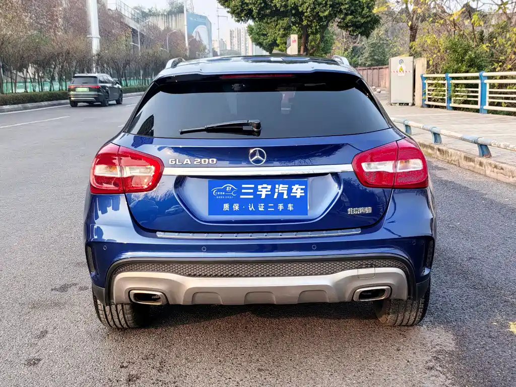 MERCEDES-BENZ GLA