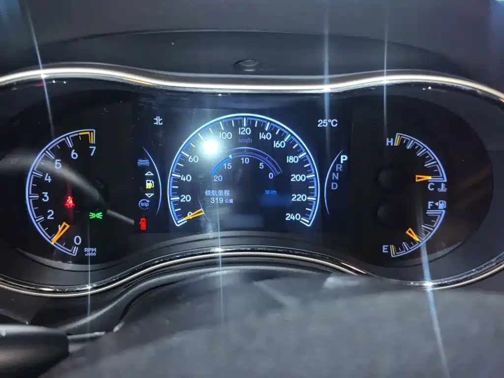 Jeep Grand Cherokee (Import) — миниатюра 4