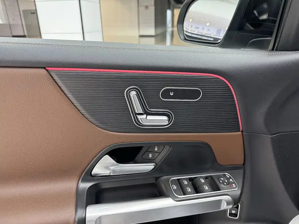 Mercedes-Benz GLB — миниатюра 12