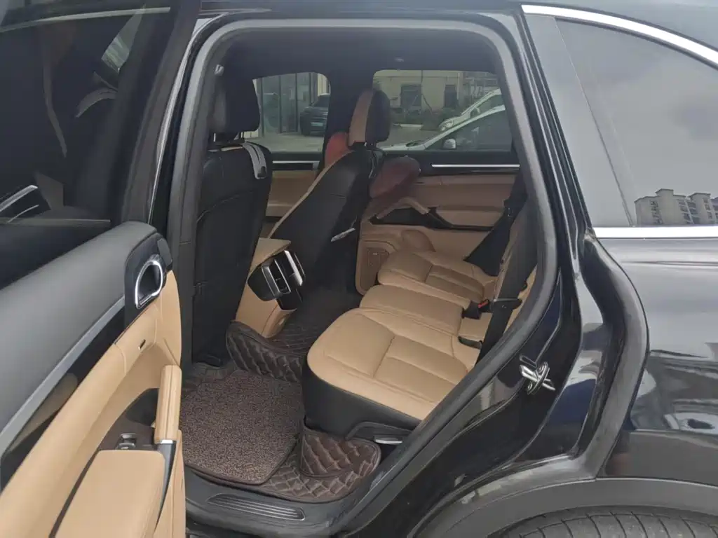 Porsche Cayenne — миниатюра 4