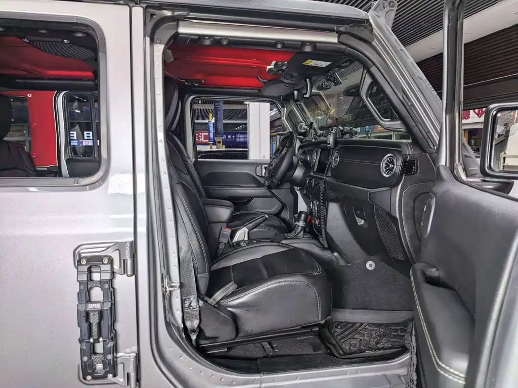 Jeep Wrangler PHEV — миниатюра 13