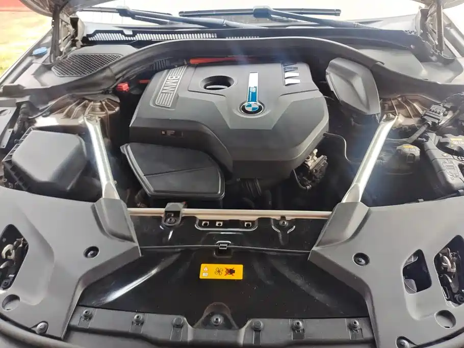 BMW 5 Series New Energy — миниатюра 10