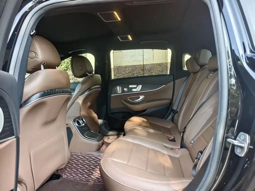 Mercedes-Benz E-Class — миниатюра 8