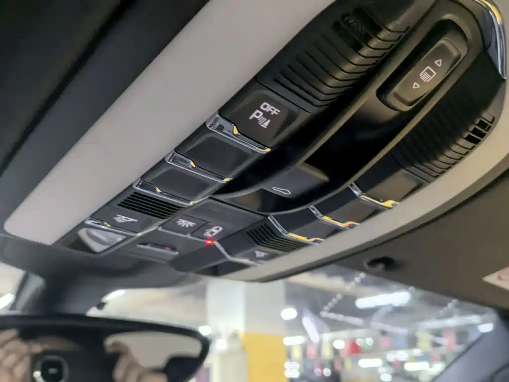 Porsche Cayenne — миниатюра 16