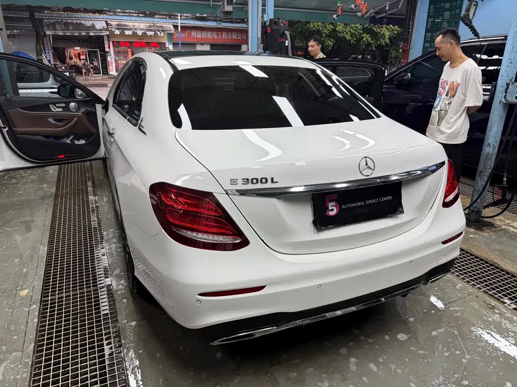 Mercedes-Benz E-Class — миниатюра 4