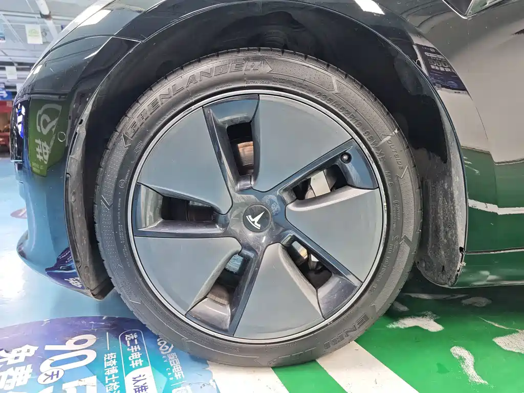 Tesla Model 3 — миниатюра 6
