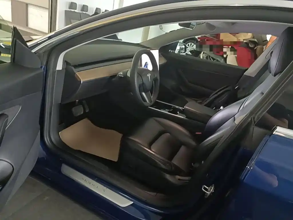 Tesla Model 3 — миниатюра 16