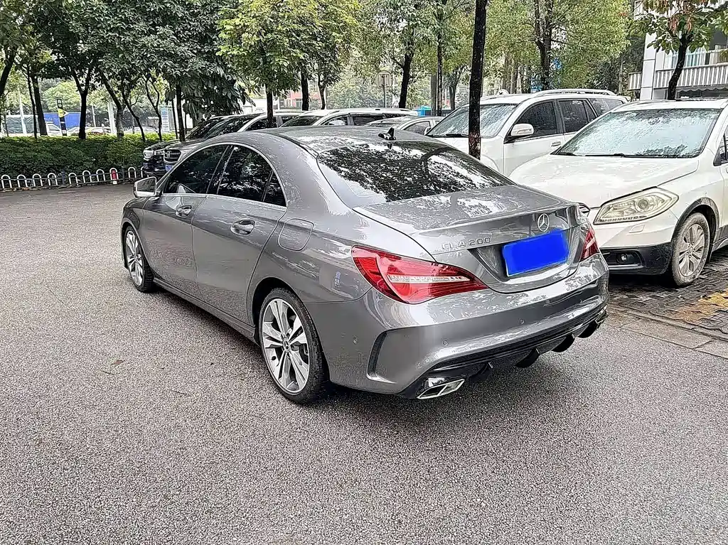 MERCEDES-BENZ CLA