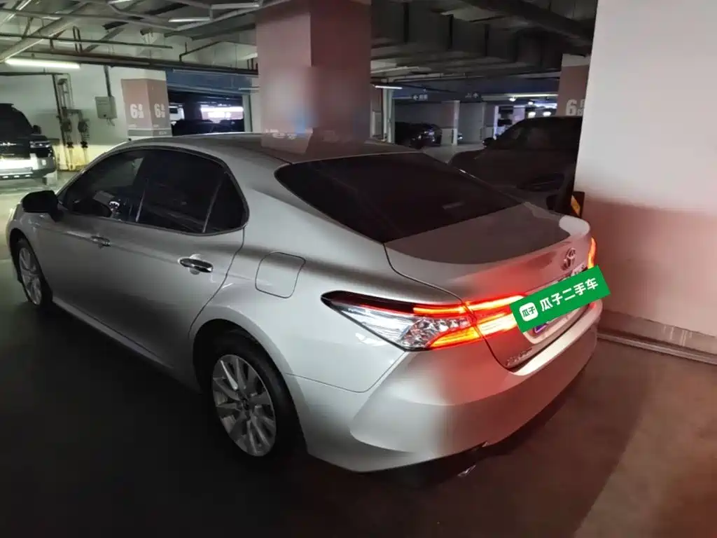 Toyota Camry — миниатюра 5