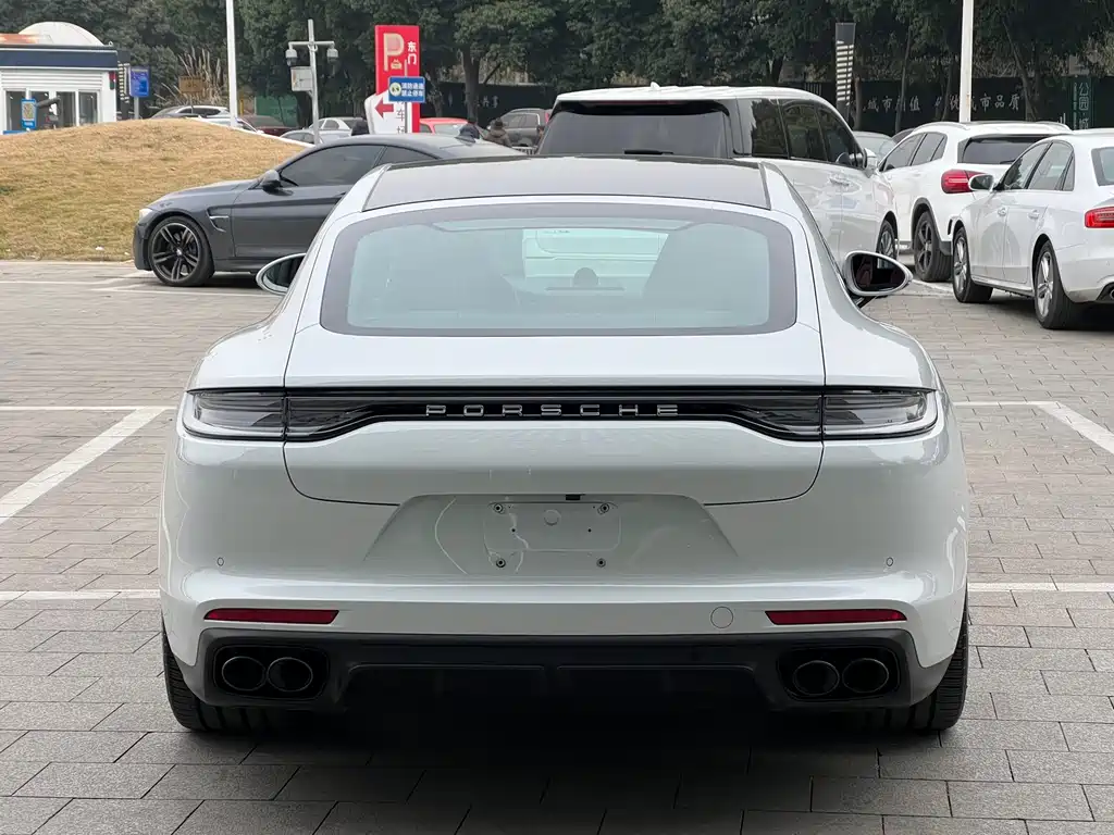 PORSCHE PANAMERA