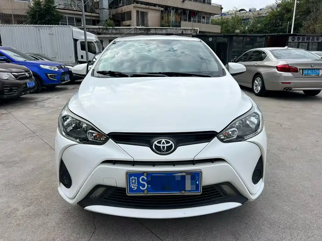 Toyota Yaris L — миниатюра 2