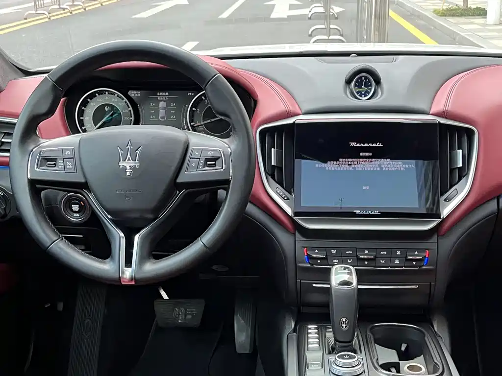 MASERATI GHIBLI
