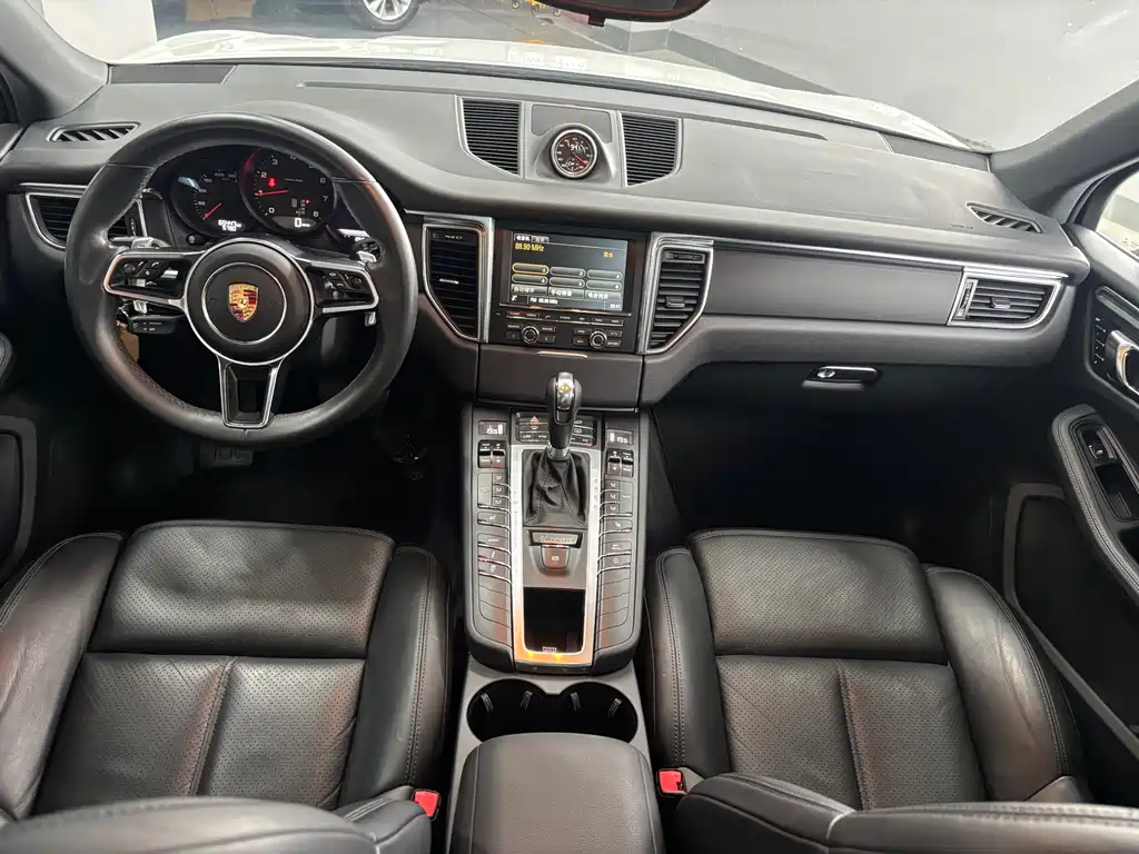 Porsche Macan — миниатюра 7