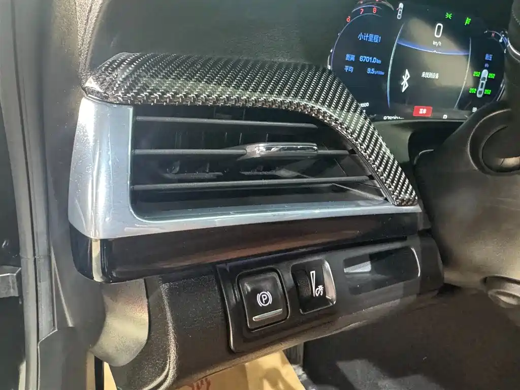 Cadillac CT6 - фото 24