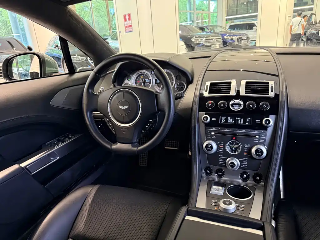 Aston Martin Rapide — миниатюра 16