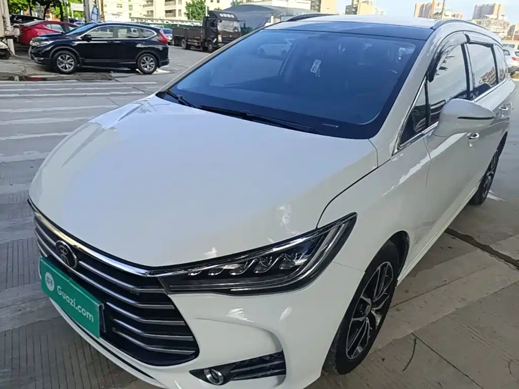 BYD MAX