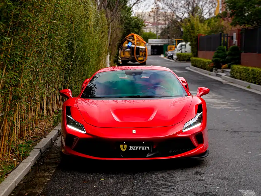 FERRARI F8