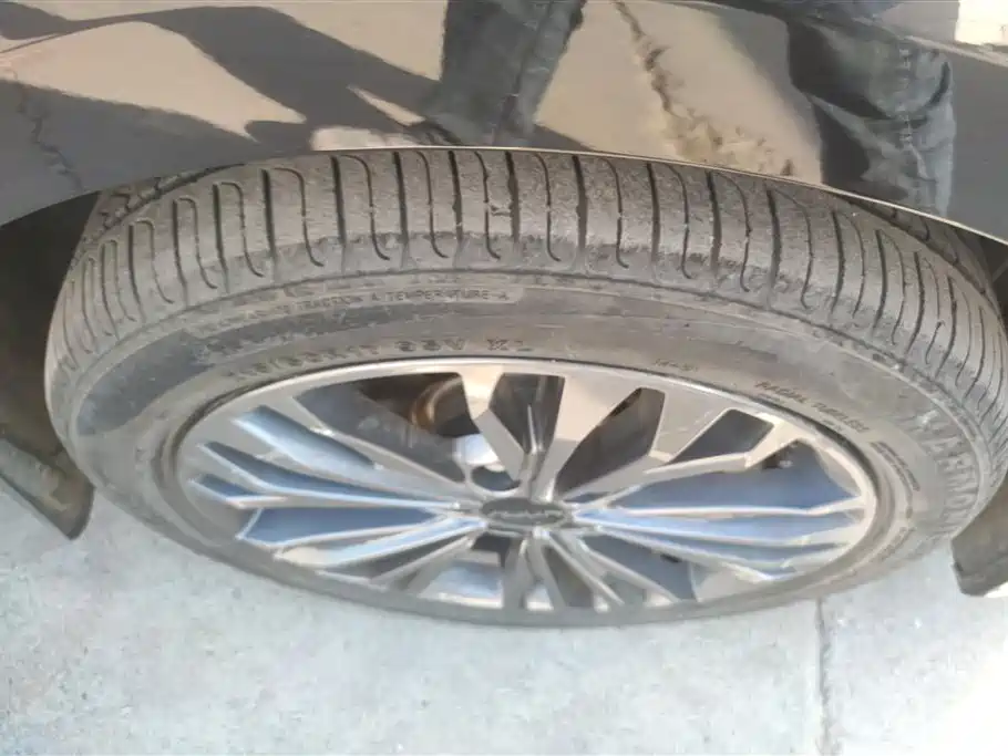 DONGFENG YI HYUN MAX